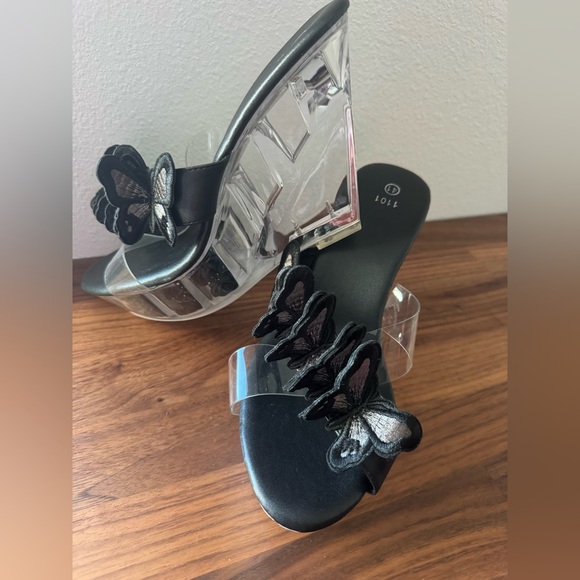 Clear Platform Black Butterfly Wedge Sandals - Size 8.5/9 - Picture 13 of 16